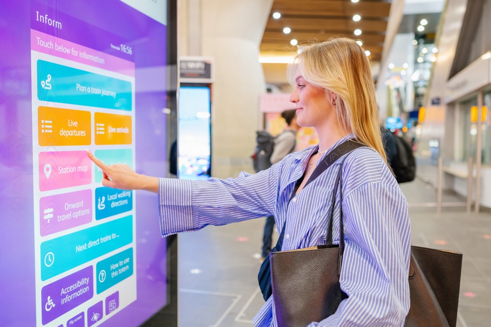 JCDecaux UK and Network Rail introduce interactive touchscreens at London Bridge station